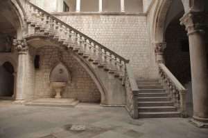 stone-staircase-and-courtyard-jvt_11_11zon